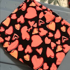 LuLaRoe Leggings Heart Patterned Black and Pink